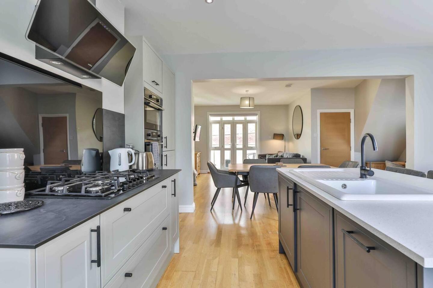 Stylish & Spacious 3 Bed Apartment With Parking シェフィールド エクステリア 写真