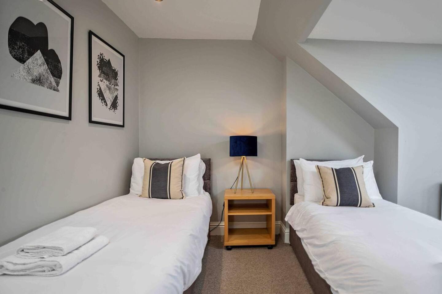 Stylish & Spacious 3 Bed Apartment With Parking シェフィールド エクステリア 写真
