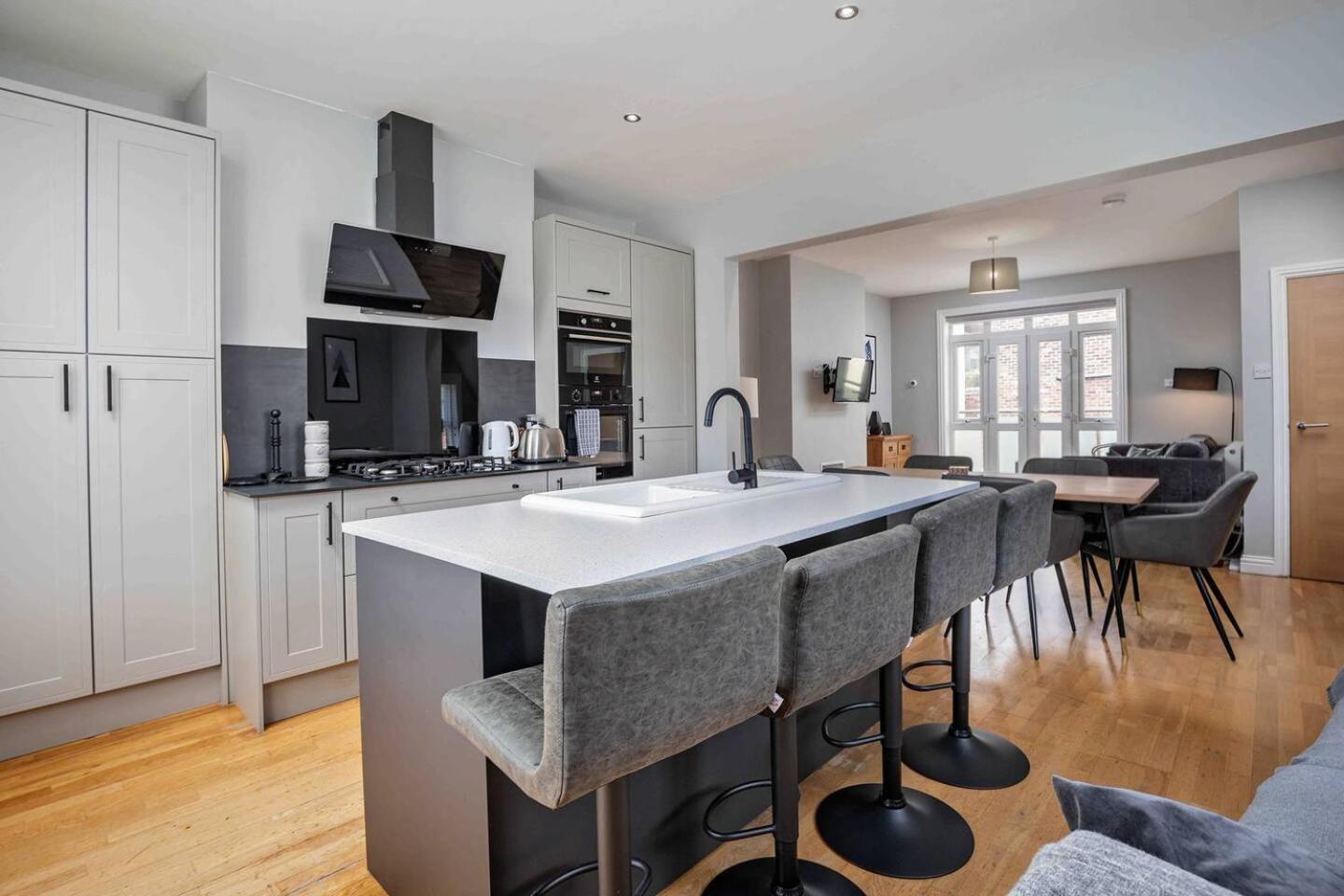 Stylish & Spacious 3 Bed Apartment With Parking シェフィールド エクステリア 写真