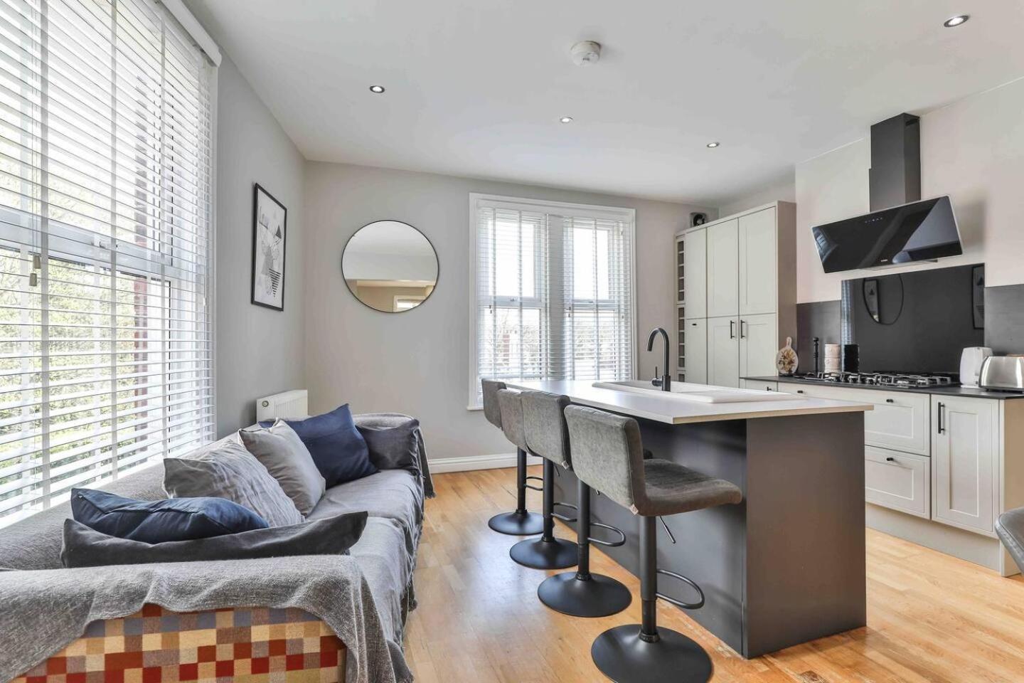 Stylish & Spacious 3 Bed Apartment With Parking シェフィールド エクステリア 写真