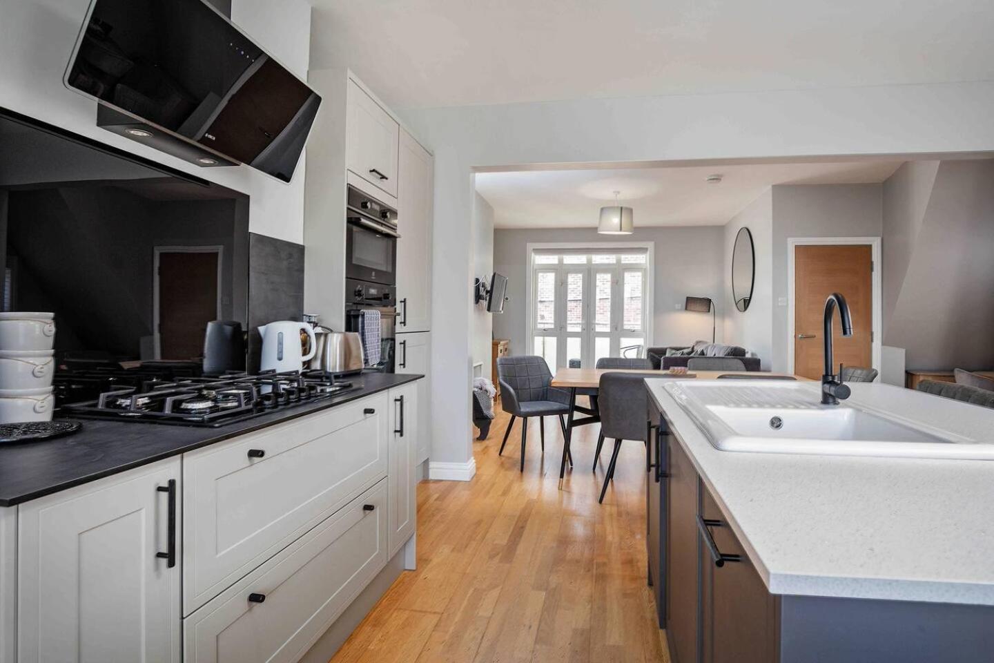 Stylish & Spacious 3 Bed Apartment With Parking シェフィールド エクステリア 写真