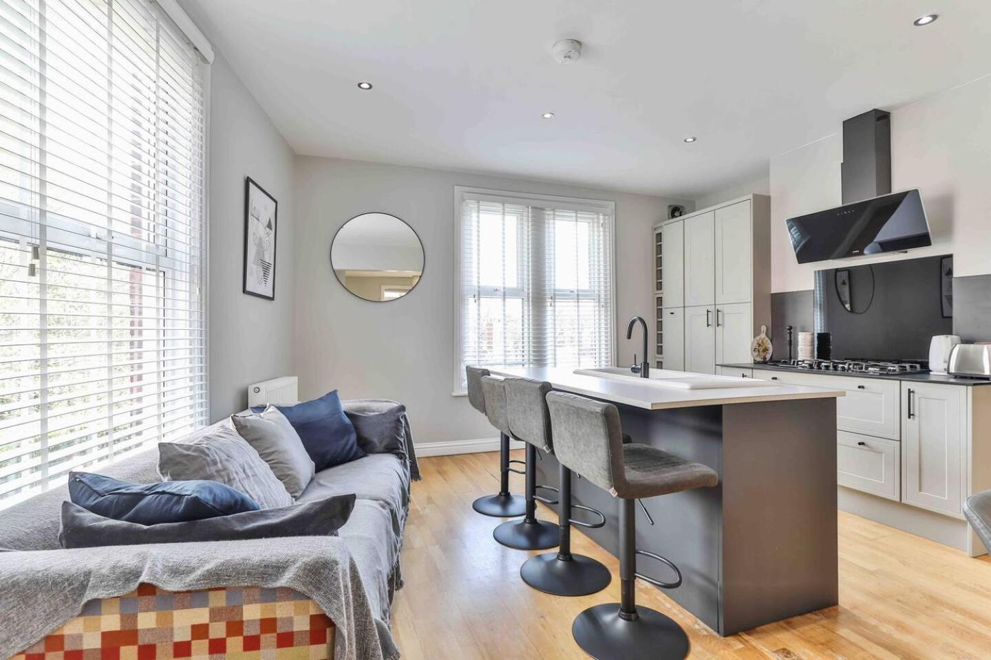 Stylish & Spacious 3 Bed Apartment With Parking シェフィールド エクステリア 写真