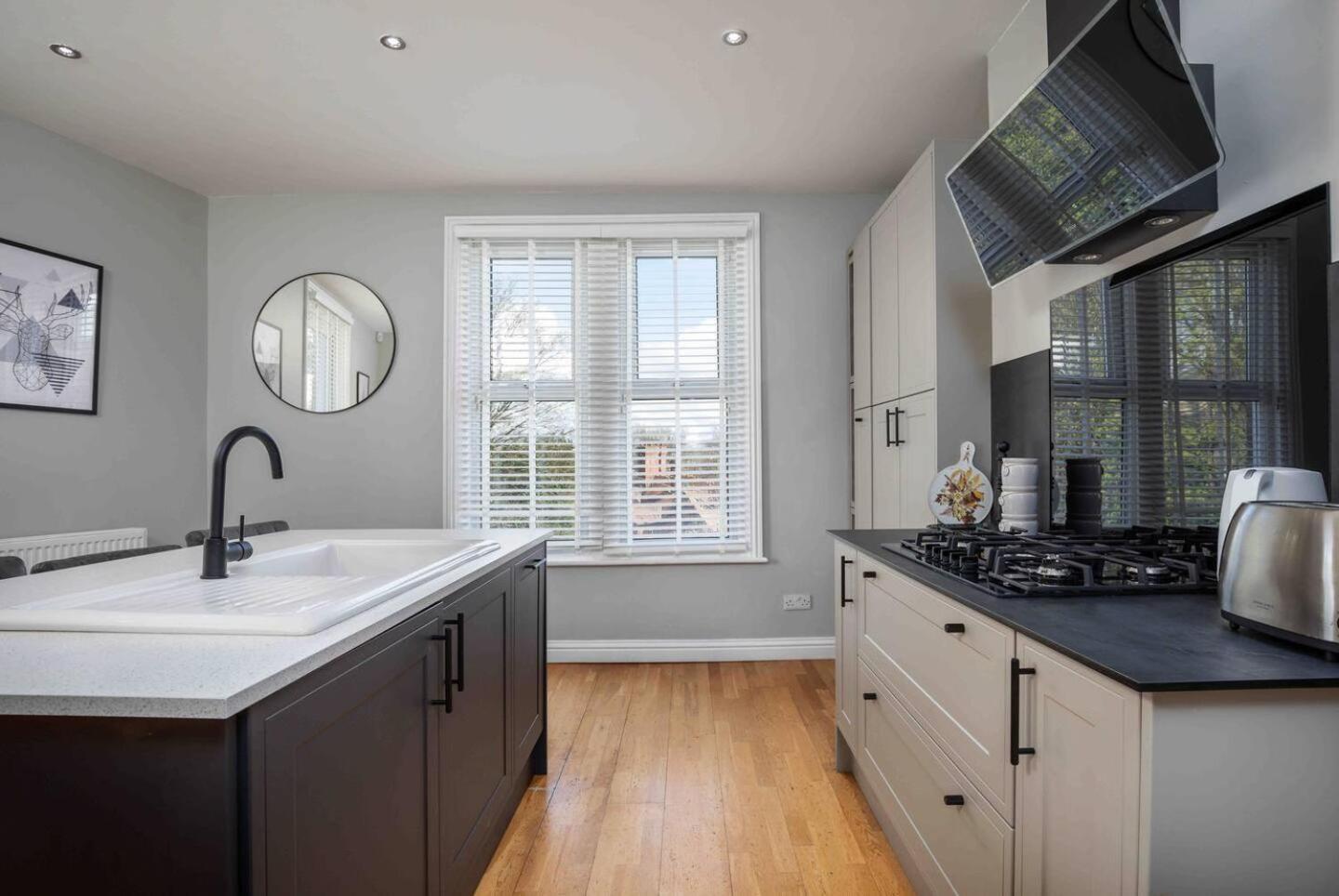 Stylish & Spacious 3 Bed Apartment With Parking シェフィールド エクステリア 写真