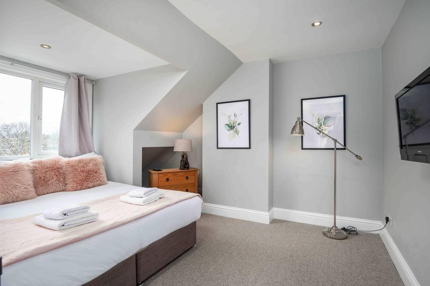 Stylish & Spacious 3 Bed Apartment With Parking シェフィールド エクステリア 写真